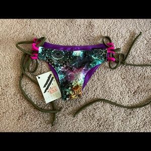NWT Savage Swim Joplin low bottoms